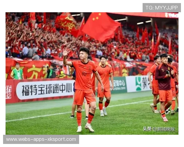 足球后卫门线救险，慢动作看哭无数球迷